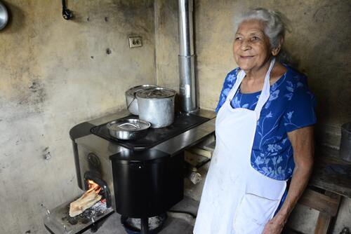 Fuel-efficient cookstoves in Honduras